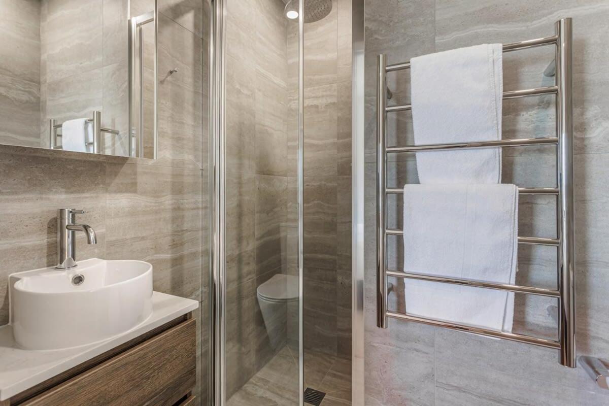 Fresh & Sleek Grey Lynn Unit With Private Patio Apartment Auckland Exterior photo
